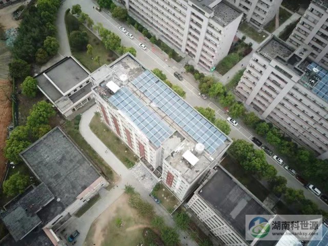懷化學(xué)院宿舍屋頂太陽能熱水工程