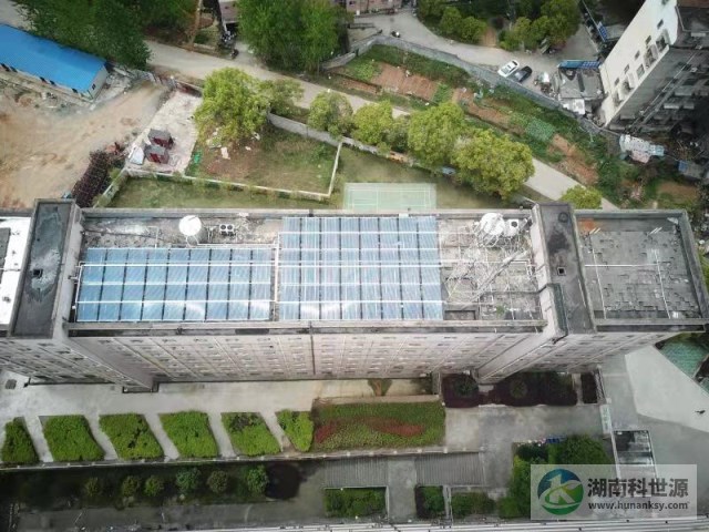 懷化學(xué)院宿舍屋頂太陽能熱水工程