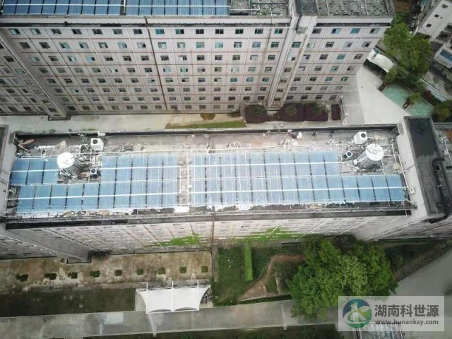 懷化學(xué)院宿舍屋頂太陽能熱水工程