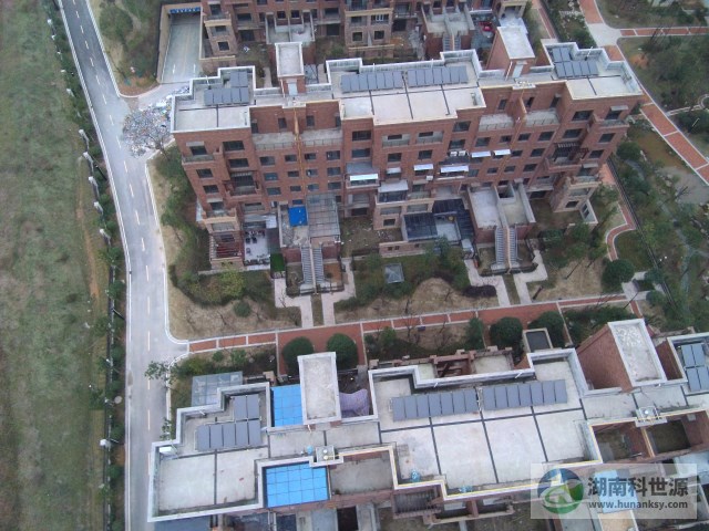 集中集熱分戶儲(chǔ)熱太陽(yáng)能熱水系統(tǒng)