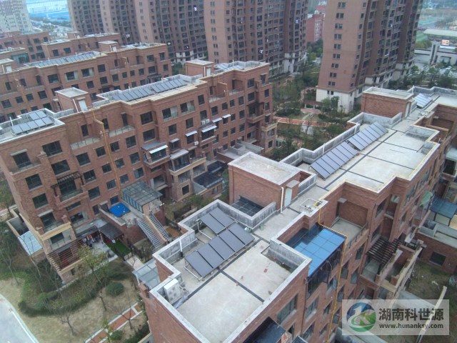 集中集熱分戶儲(chǔ)熱太陽(yáng)能熱水系統(tǒng)