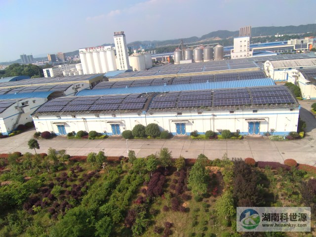 工廠屋頂太陽能光伏發(fā)電系統(tǒng)